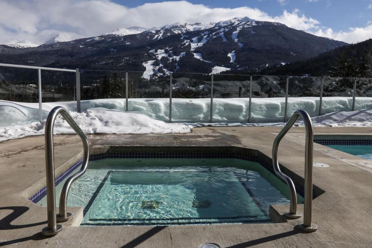 Ironwoods On Blueberry Hill By Whistler Blackcomb Vacation Rentals Exterior photo
