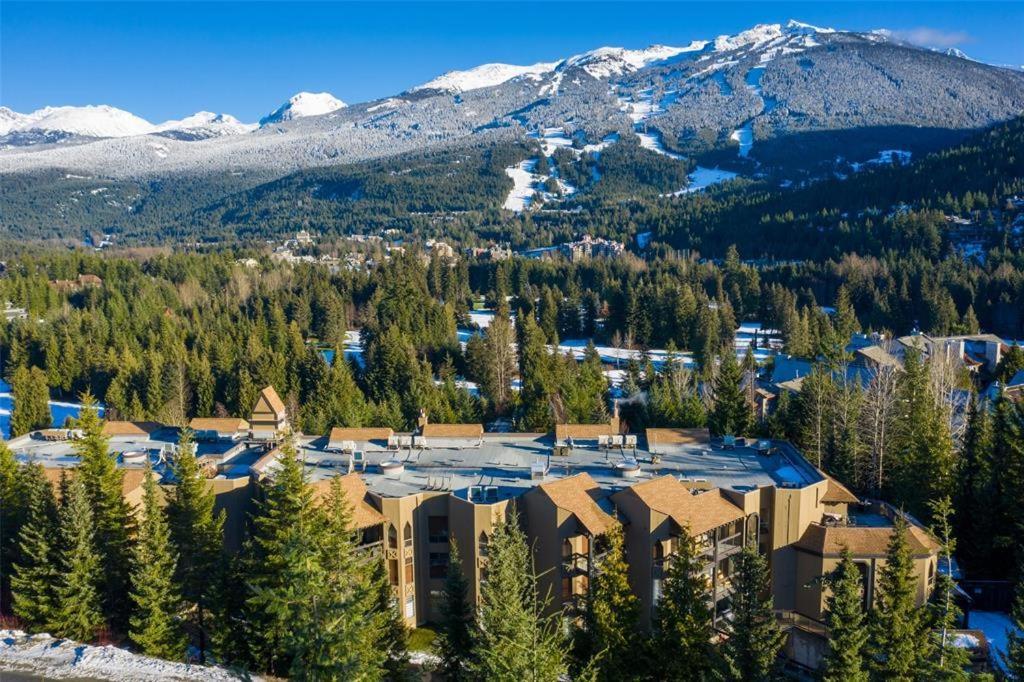 Ironwoods On Blueberry Hill By Whistler Blackcomb Vacation Rentals Exterior photo